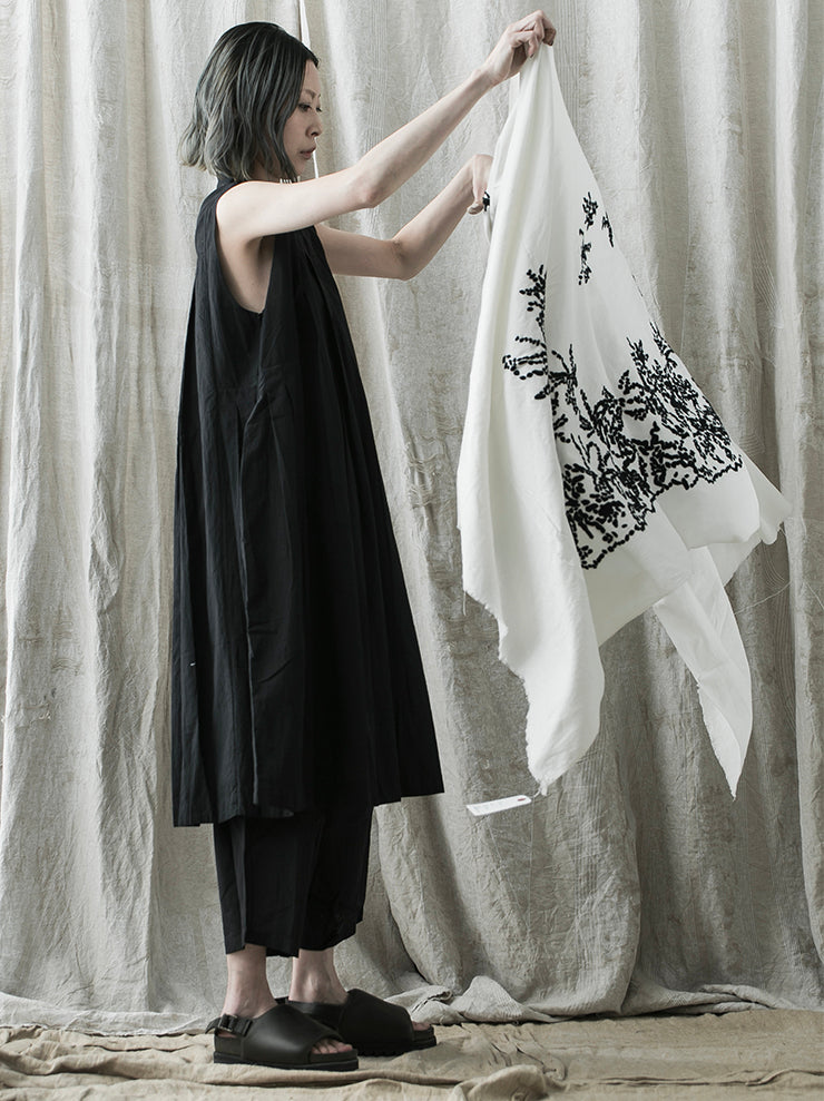 KHADI AND CO<br>エンブロイダリーコットンストール WHITE×BLACK