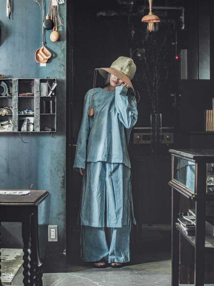 THE BACKWARD VENDOR<br> Curtain set / INDIGO