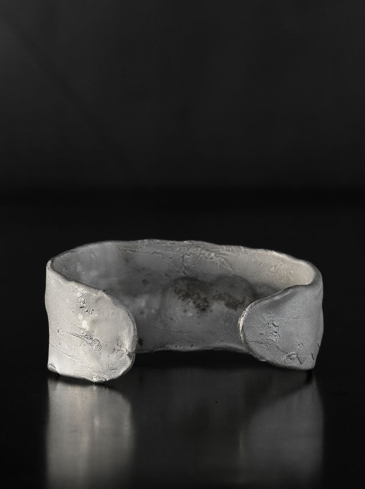 DETAJ <br> PRIMITIVE BANGLE / WHITE