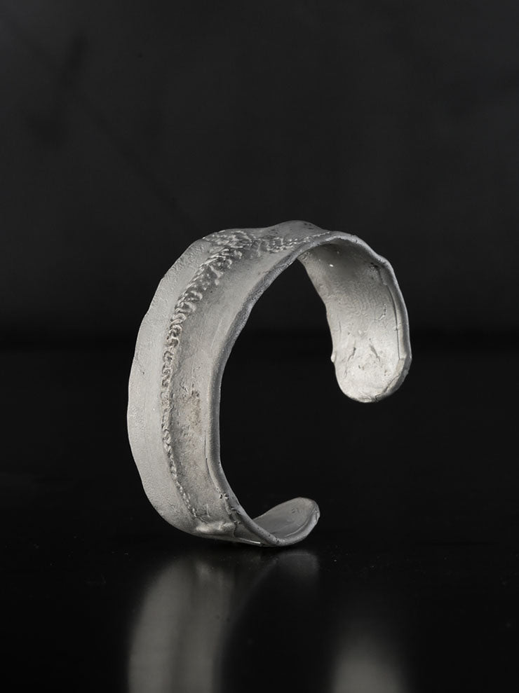 DETAJ <br> PRIMITIVE BANGLE / WHITE