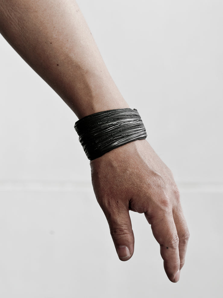 DETAJ<br> HAIR BANGLE / BLACK