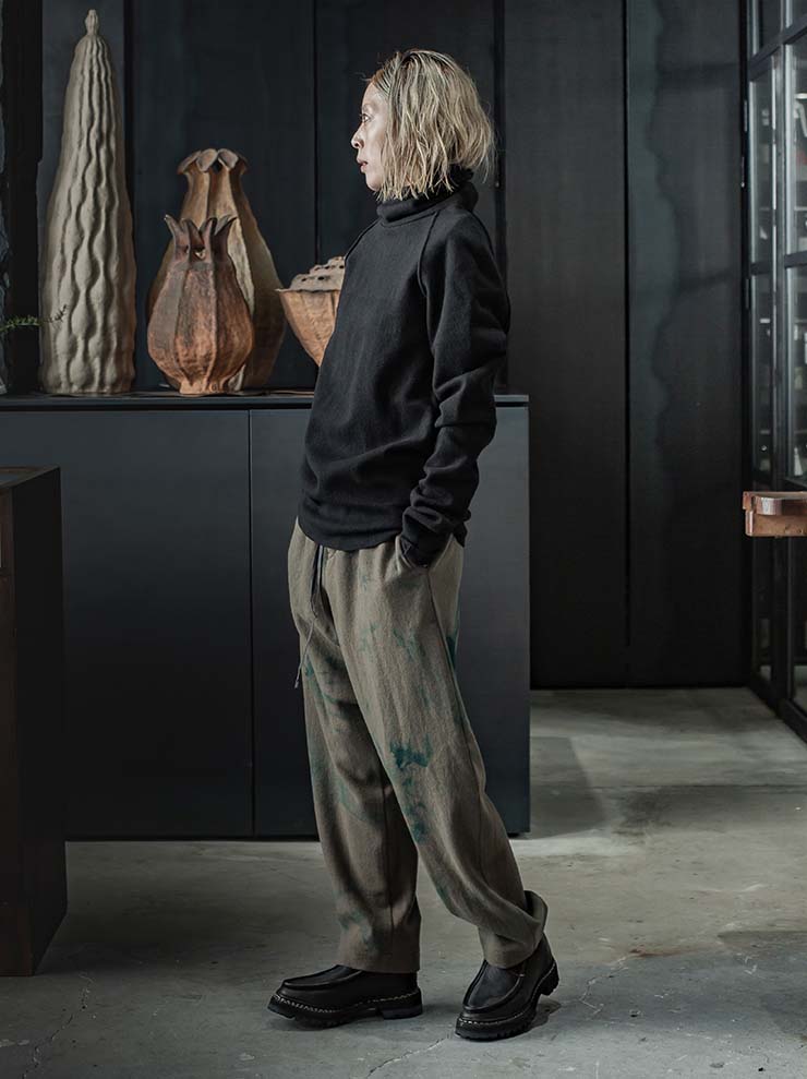 individual sentiments<br> UNISEX wool cashmere high neck tops / BLACK