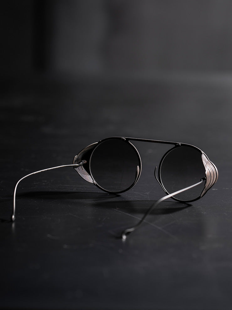 RIGARDS × BORIS BIDJAN SABERI<br/>TITANIUM フレームサングラス / ANTIQUE BRONZE / RG1011BBS