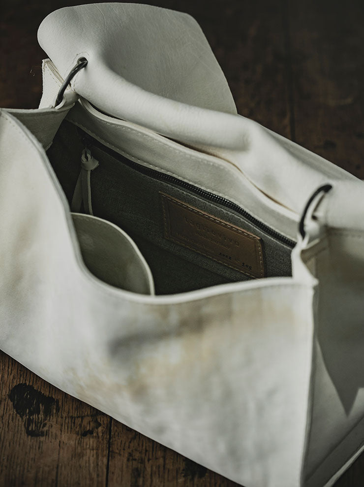 tagliovivo<br> Shoulder bag M / WHITE