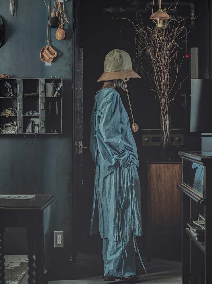 THE BACKWARD VENDOR<br> Curtain set / INDIGO