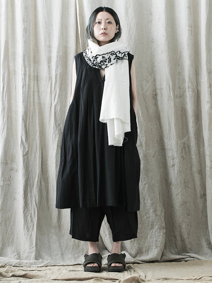 KHADI AND CO<br>エンブロイダリーコットンストール WHITE×BLACK