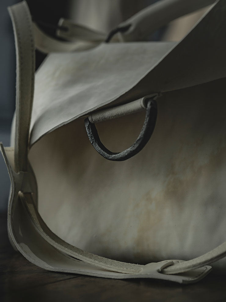 tagliovivo<br> Shoulder bag M / WHITE