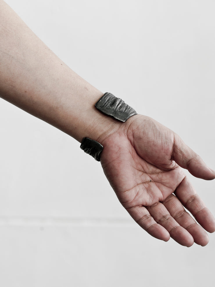 DETAJ<br> HAIR BANGLE / BLACK