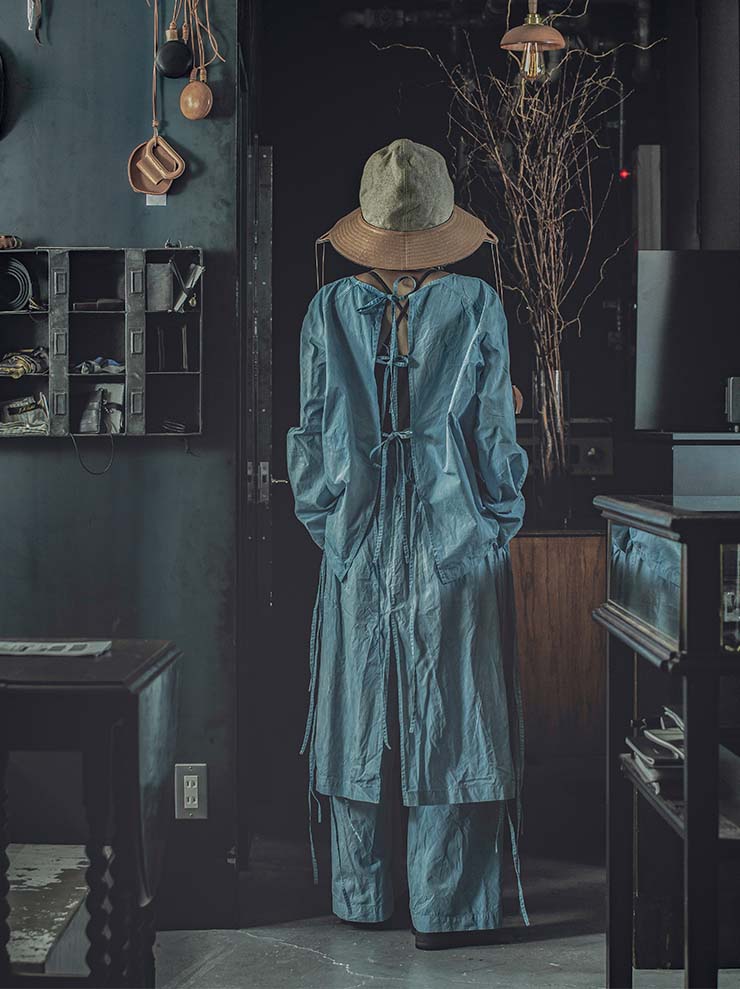 THE BACKWARD VENDOR<br> Curtain set / INDIGO