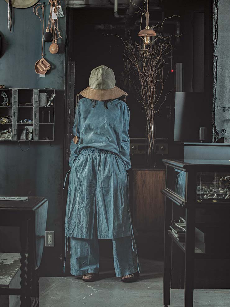 THE BACKWARD VENDOR<br> Curtain set / INDIGO
