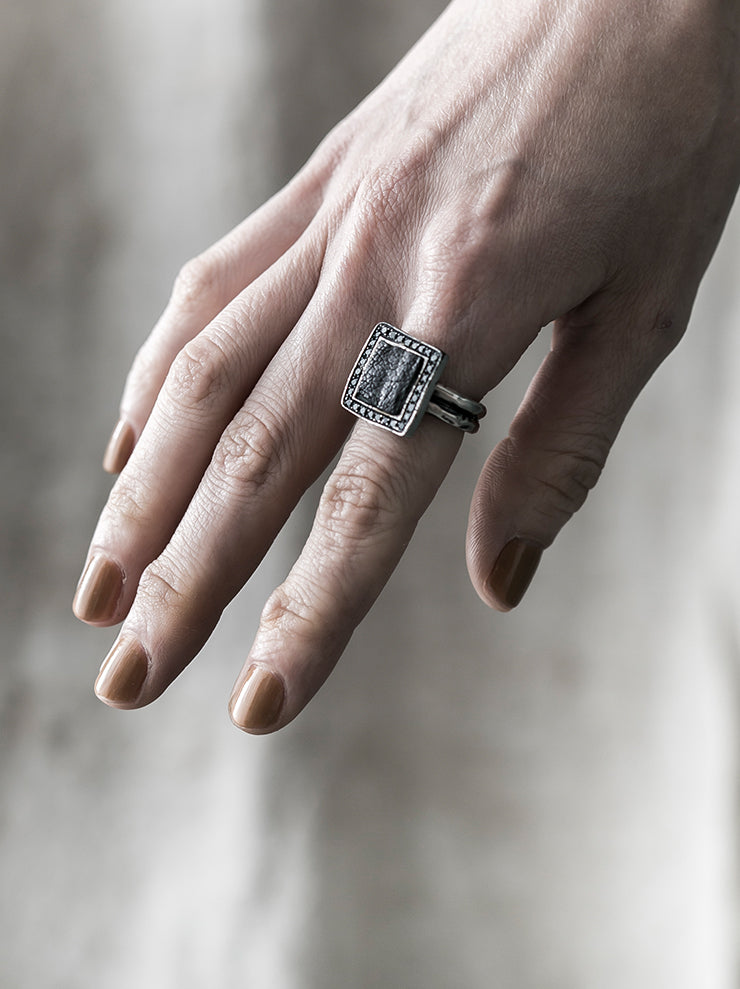 GUIDI <br>Silver x black diamond square ring G-AN04DN BLKT