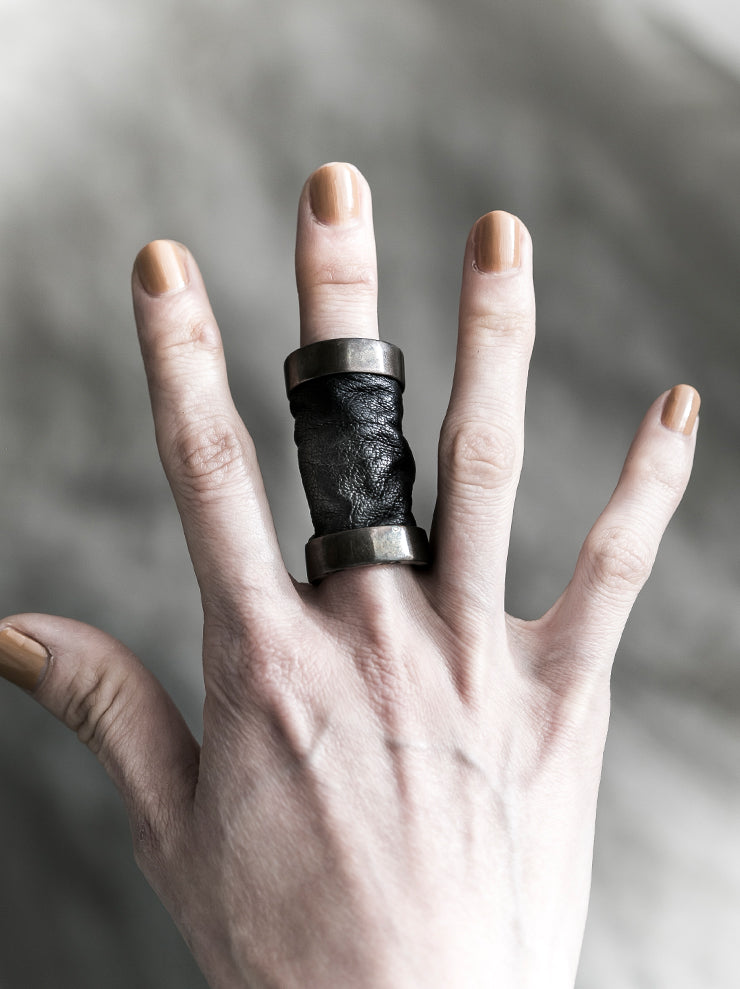 GUIDI<br> Silver x black diamond kangaroo leather detail ring G-AN01 BLKT