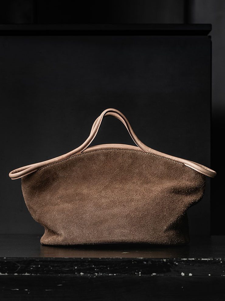 THE BACKWARD VENDOR<br>タイドホールドバッグ / Brown