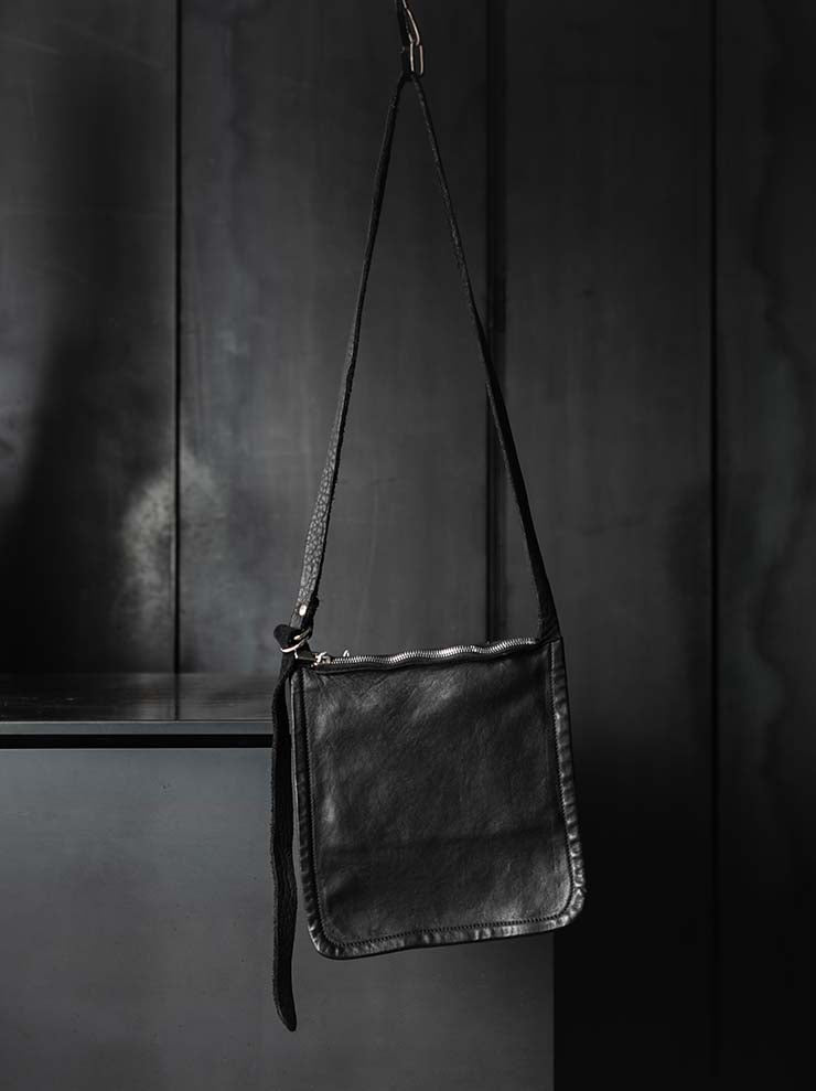 GUIDI<br>レザーショルダーバッグ W4 BLKT / SOFT HORSE FULL GRAIN
