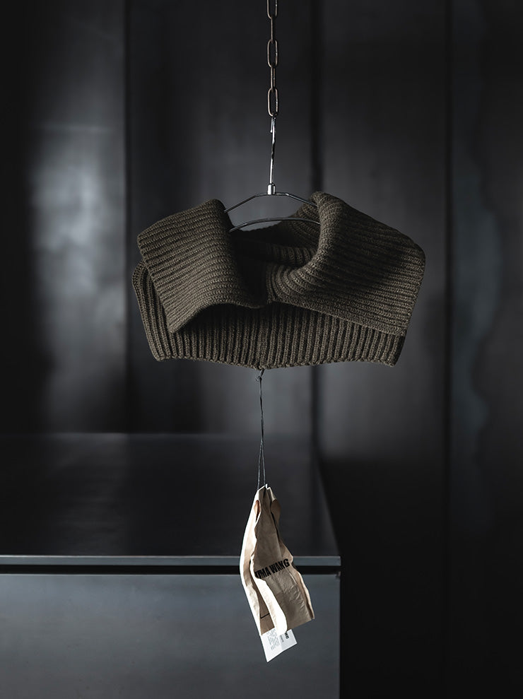 UMA WANG<br>UNISEX CASHMERE NECK / ARMY GREEN