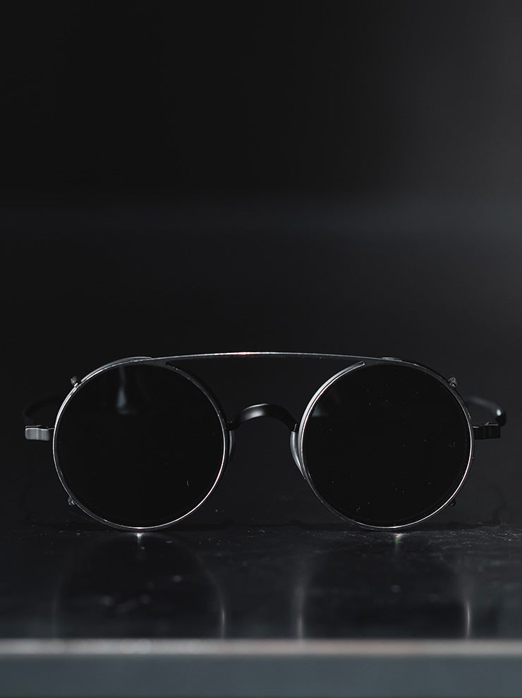 UMA WANG × RIGARDS<br> THE VICTORIAN CLIP SUNGLASSES / BLACK × BLACK ANTIQUE