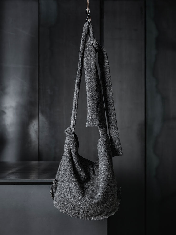 GATHERING<br>PEARDROP BAG / DARK GREY