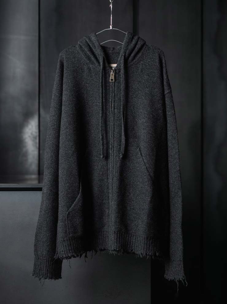 UMA WANG<br>MENS HOODED TOP / DARK GREY