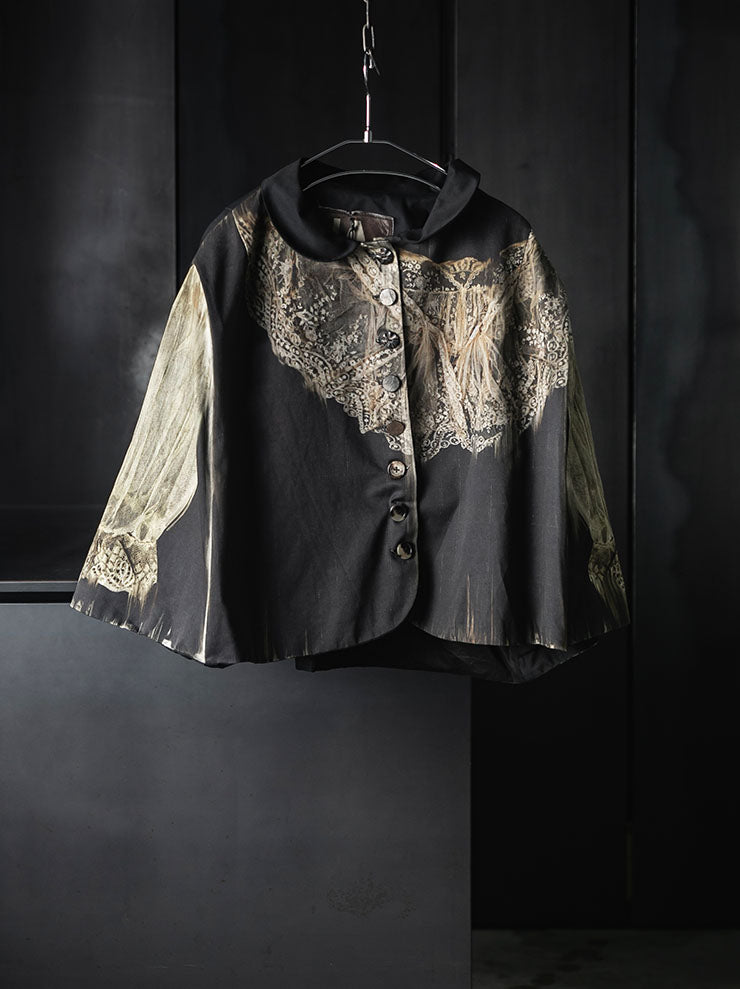 IA LONDON<br>TYPE TWO CAPE / LACE COLLAR PRINT