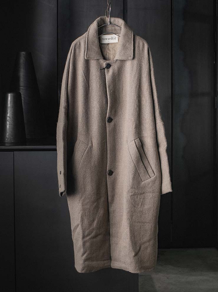 toward(s)<br>SHEEP CAMEL MIX WOOL STOCK COAT / UNDYED BEIGE