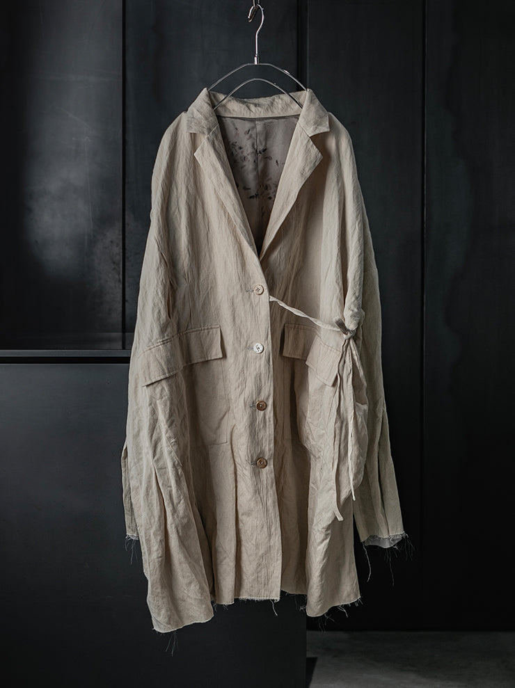 CHIAHUNG SU<br>STRAPPING DAMAGE WASHED & HAND WOVEN COAT / ECRU