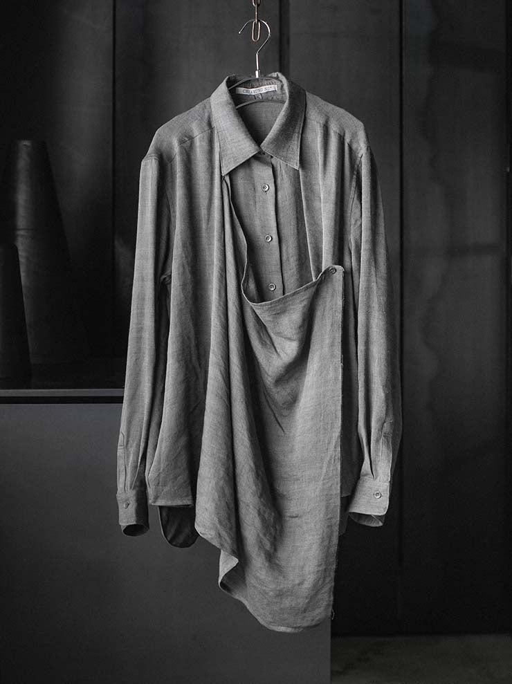 CHIAHUNG SU<br>HAND WOVEN & DYED LAYERING SHIRT / WALNUT GREY