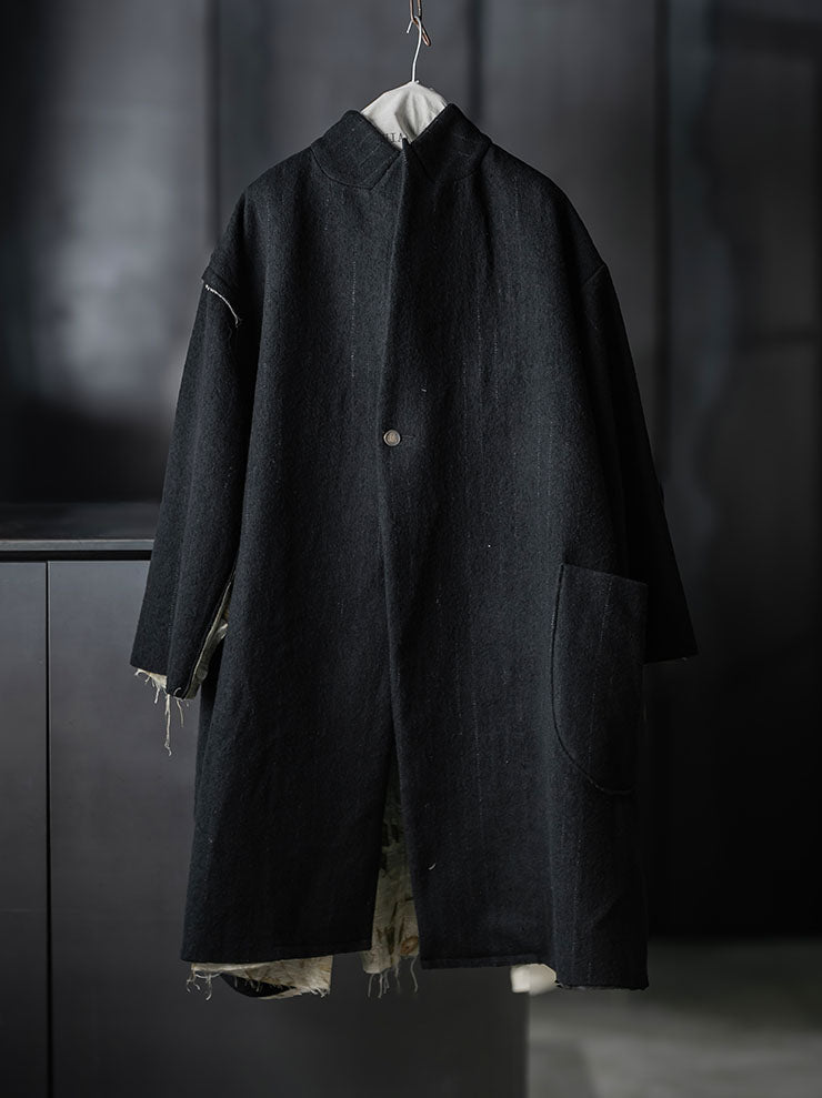 CHIAHUNG SU<br>WOMENS HAND WOVEN WOOLEN STRIPE OVER-SIZE COAT / BLACK STRIPE