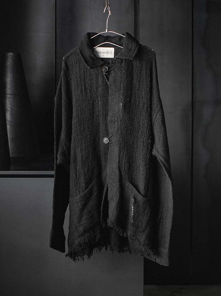toward(s)<br />CARDIGAN IN BURNT COAL DYE TEXTURED COTTON / BLACK