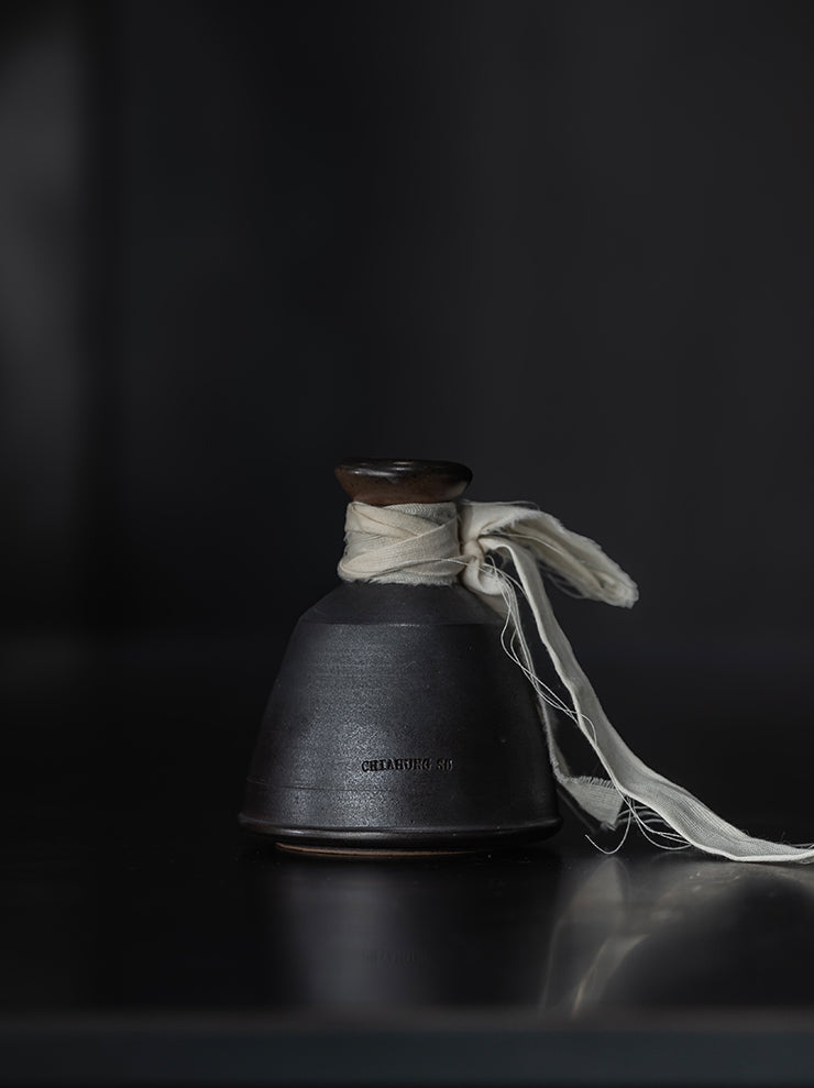 CHIAHUNG SU<br>Perfume / TIMBER SILK LAVANDIN, RYEGRASS / IRON BLACK