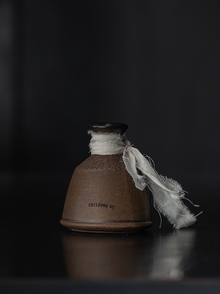 CHIAHUNG SU<br>Perfume / AMBERGRIS, VETIVER, OUD & BERGAMOT /  MATTE BROWN