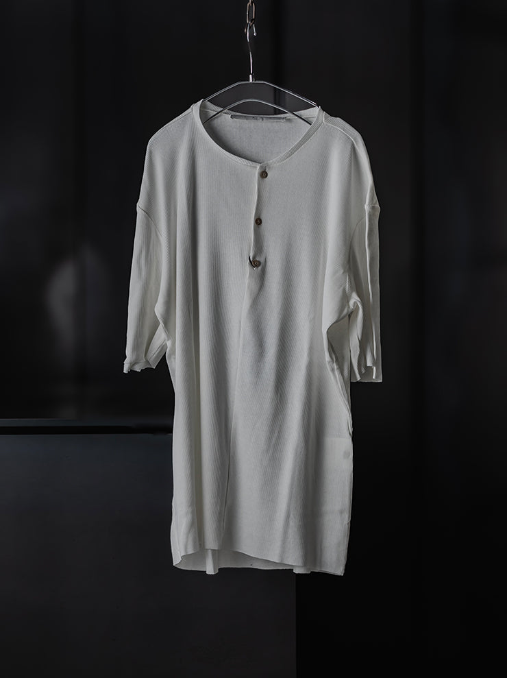 K’ANG <br>Unisex front buttoned round short sleeve T-shirt / WHITE