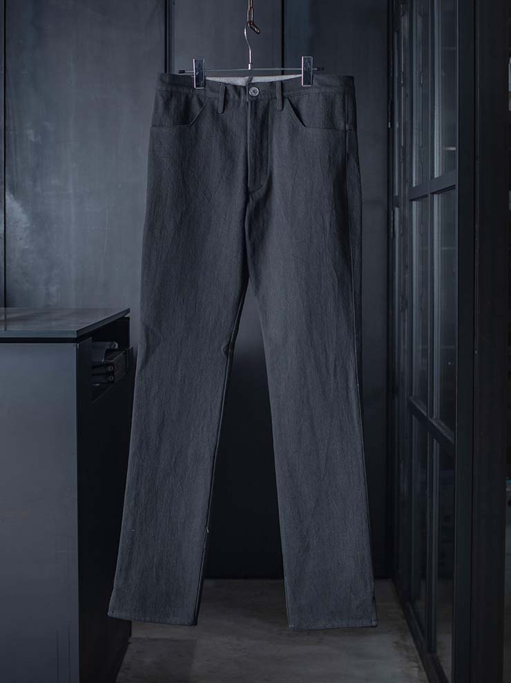 K'ANG<br>MENS BACK SPLIT FITTED DENIM TROUSERS / OFF BLACK