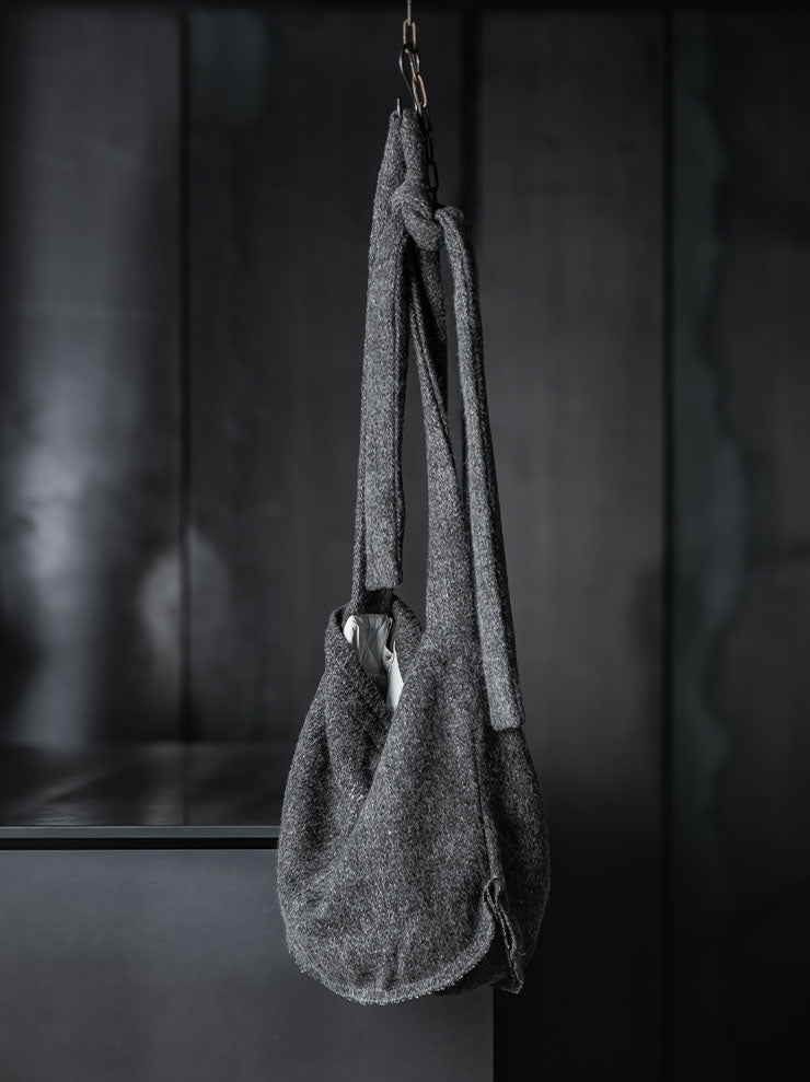 GATHERING<br>PEARDROP BAG / DARK GREY