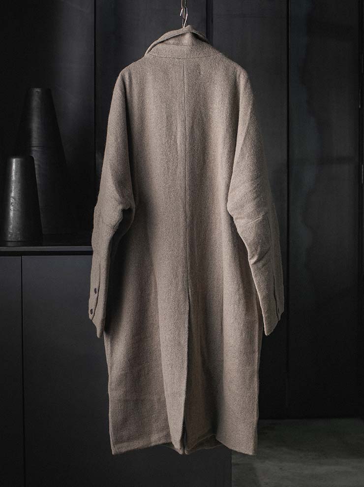 toward(s)<br>SHEEP CAMEL MIX WOOL STOCK COAT / UNDYED BEIGE