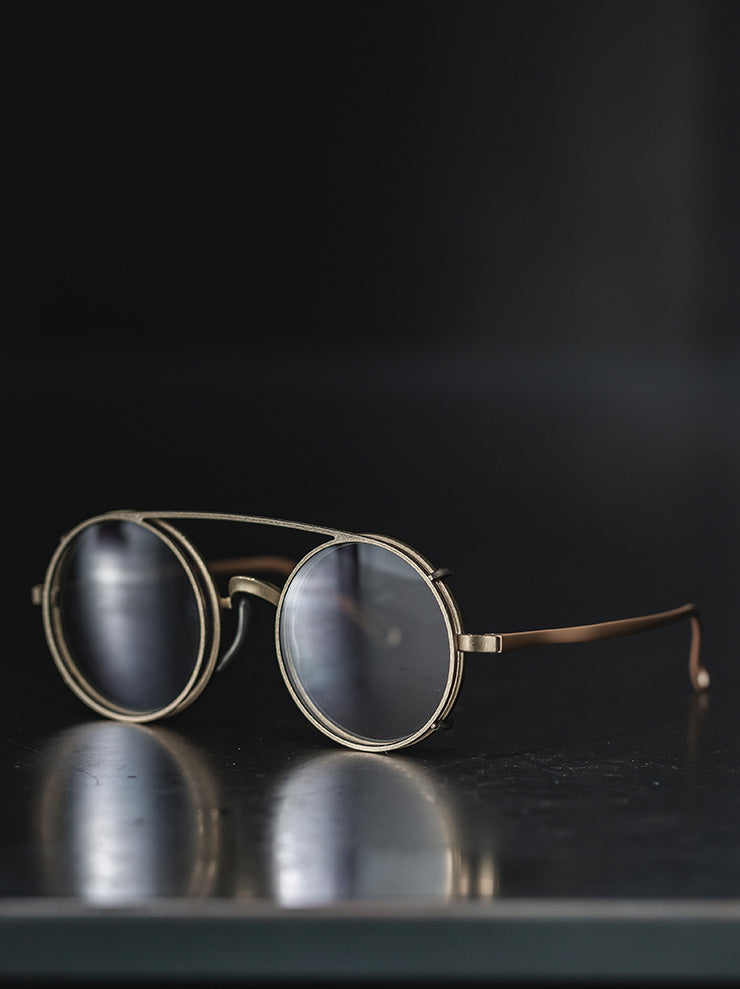 UMA WANG × RIGARDS<br>THE VICTORIAN CLIP SUNGLASSES / GOLD × ANTIQUE GOLD