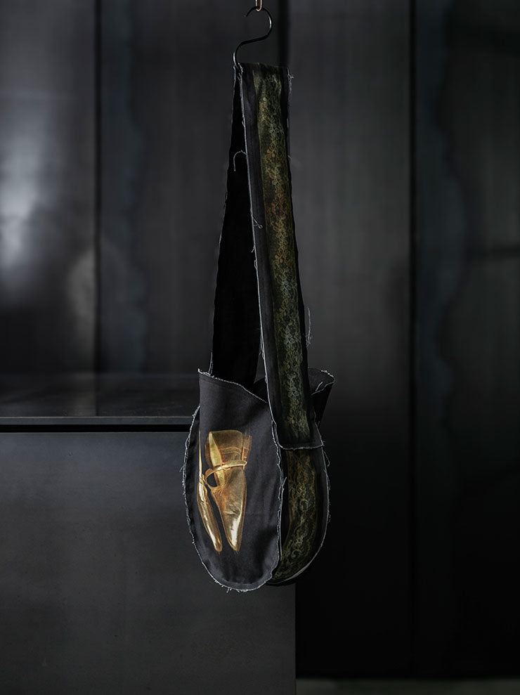 IA LONDON<br>LARGE CAMEO MESSENGER BAG / GUNS & SHOES PRINT