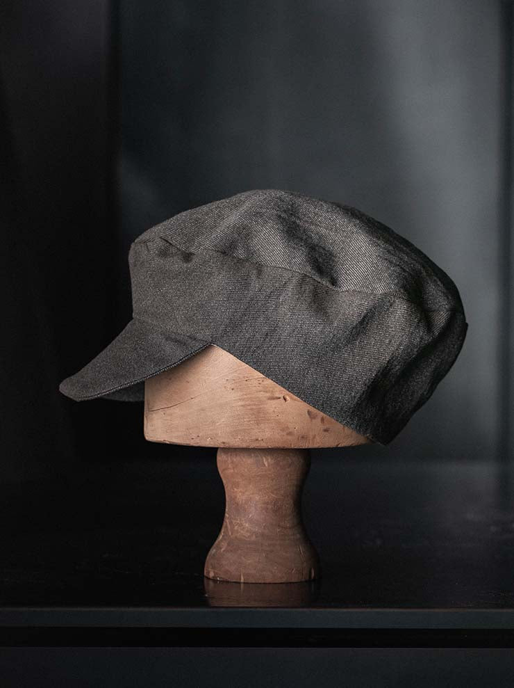 CHIAHUNG SU<br>SOFT STRUCTURE PANELED BRIM HAT / BROWN