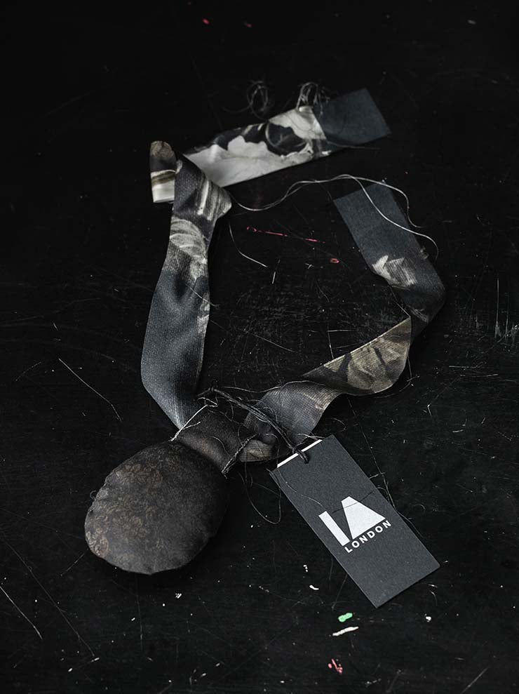 IA LONDON<br>CAMEO PENDANT / DARK KNIGHT PRINT