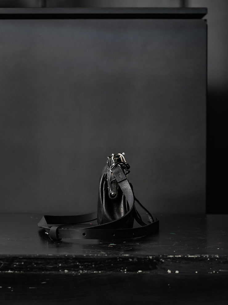 MDK – MIRANDA KALOUDIS<br>FRENCH LOCK BAG M / HORSE LEATHER / BLACK