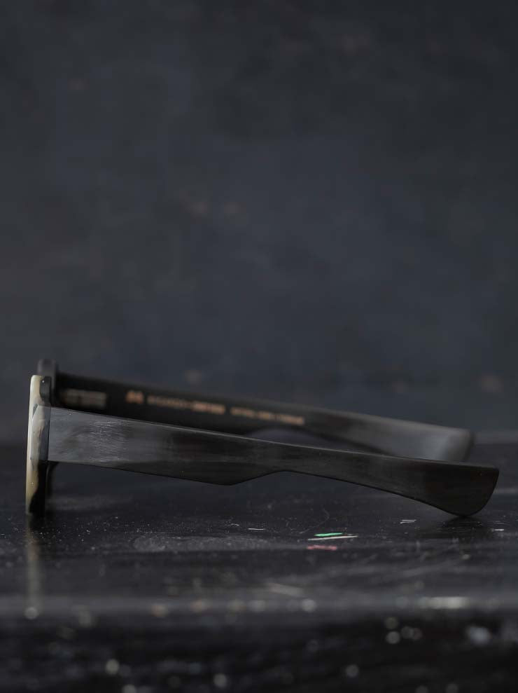 RIGARDS × ZIGGY CHEN<br/>GENUINE HORN フレームサングラス / BLACK & WHITE / RG1940ZC