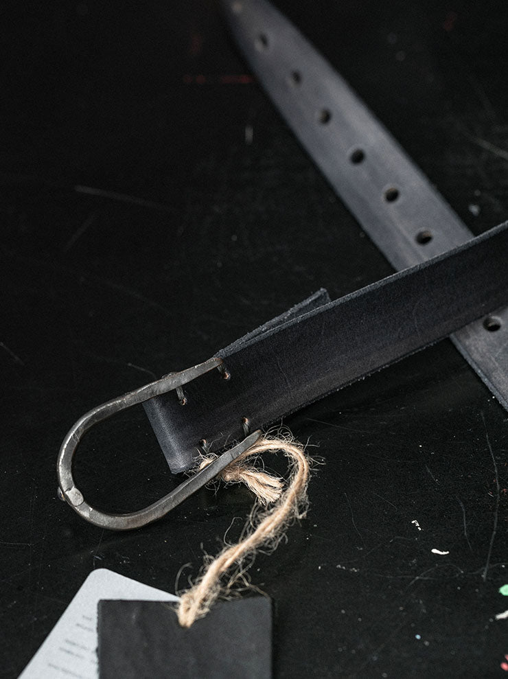tagliovivo<br>アロウバックルベルト Hand-Dyed Calf / Onyx