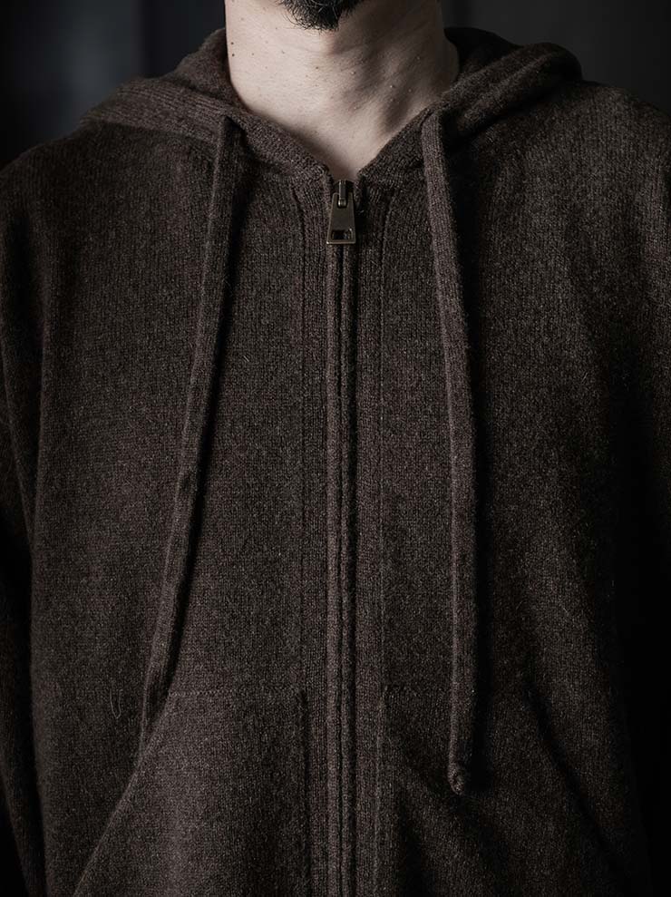 UMA WANG<br>MENS HOODED TOP / BROWN
