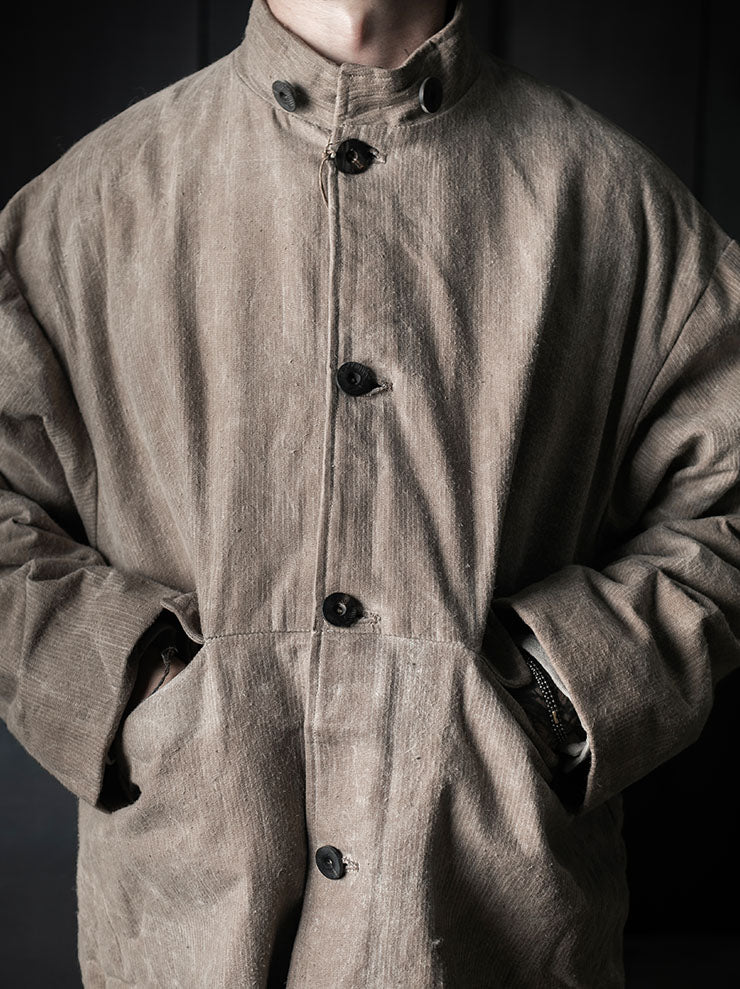 toward(s)<br />WAXED REVERSE CORDUROY PARKA / BEIGE
