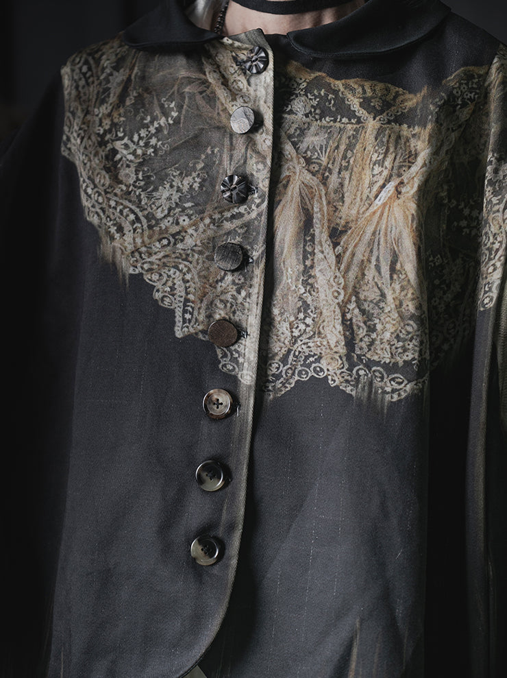 IA LONDON<br>TYPE TWO CAPE / LACE COLLAR PRINT