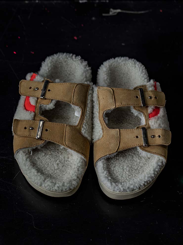 HIDNANDER<br> WOMENS SHEARLING SANDALS / CARAMEL × RED