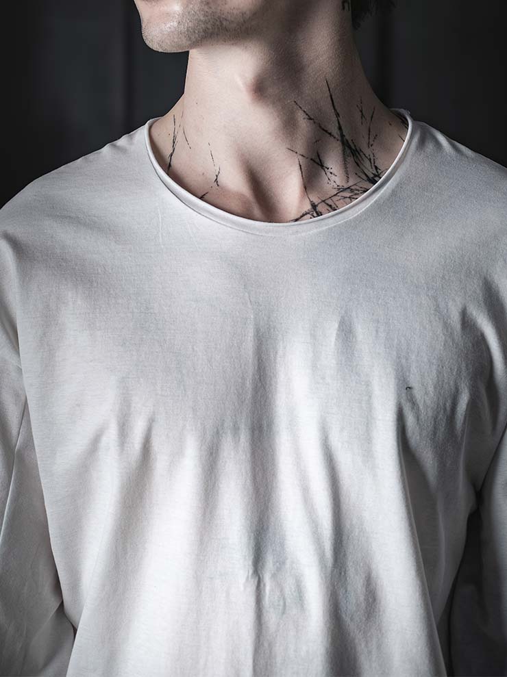 individual sentiments<br />UNISEX Loose-fit Long-sleeve T-shirt / OFF WHITE