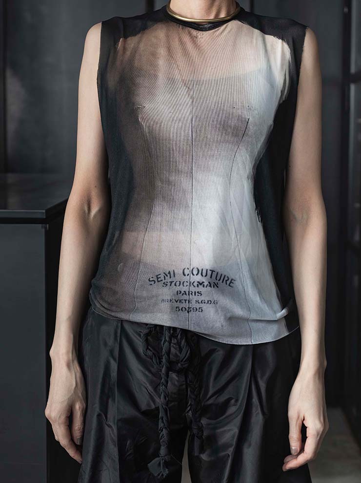 IA LONDON<br>WOMENS FITTED SLEEVELESS MESH TOP / SEMI COUTURE PRINT