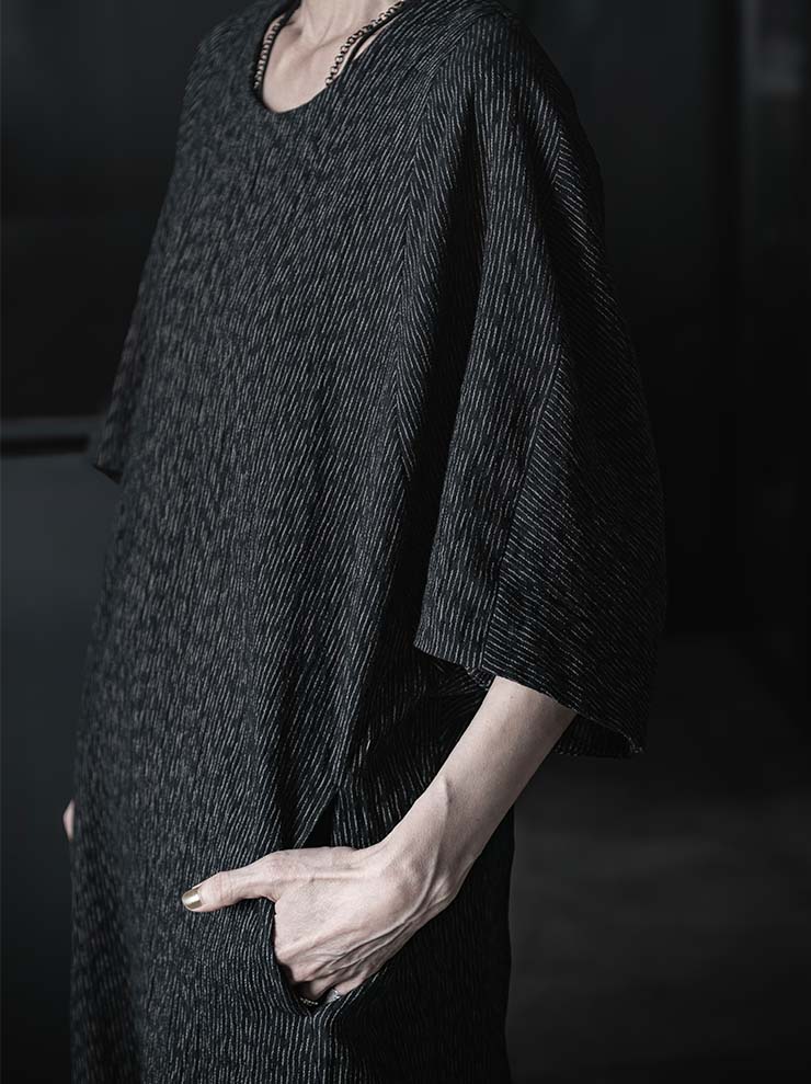 individual sentiments<br />WOMENS シームラインラグランドレス  / BLACK