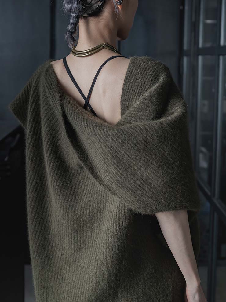 UMA WANG<br> WOMENS SLEEVELESS KNIT TOP / ARMY GREEN