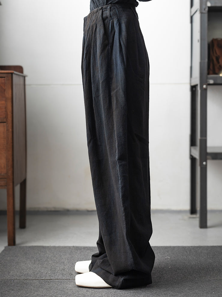 KINYAN LAM<br>UNISEX ナチュラルダイリラックスプリーツトラウザー / INDIGO BLUE